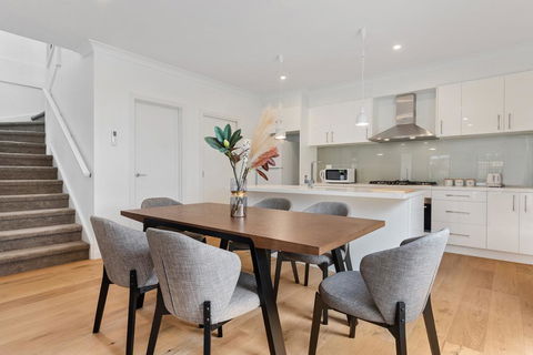 Style, Comfort And Convenience - Pubs and Clubs 1