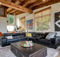 STYLISH RELAXED LAKE HOME // NARRABEEN - Go Out