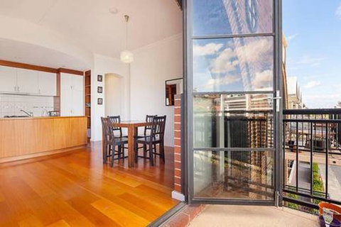 Stylish 2 Bedroom Apartment In The City - Pubs and Clubs 1