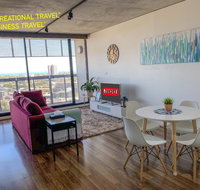 Stylish 2BR 2BT Apt with Bay Views Secure Parking Netflix Gym Pool and Wine - Go Out