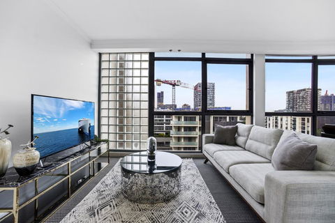 Stylish And Spacious Apt With Double Living Room - Pubs and Clubs 1