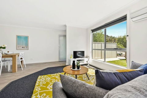 Stylish And Spacious Launceston Villa + Free Wifi - Pubs and Clubs 2