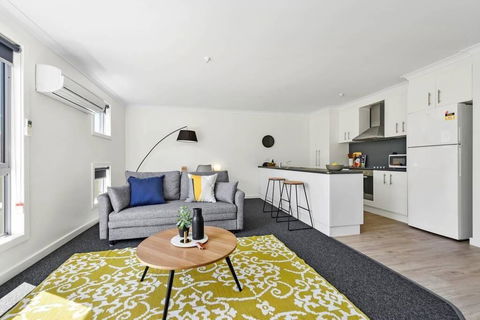 Stylish And Spacious Launceston Villa + Free Wifi - Pubs and Clubs 3