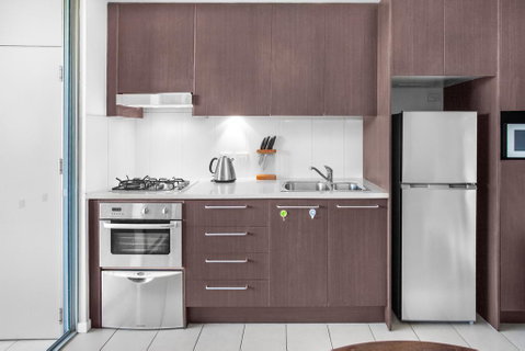 Stylish Split Level Apartment 13 Minutes From City - Pubs and Clubs 3
