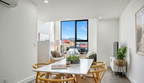 Stylish Townhouse - Pubs and Clubs 0