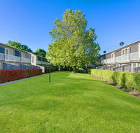 Summer East Apartments - Pubs and Clubs