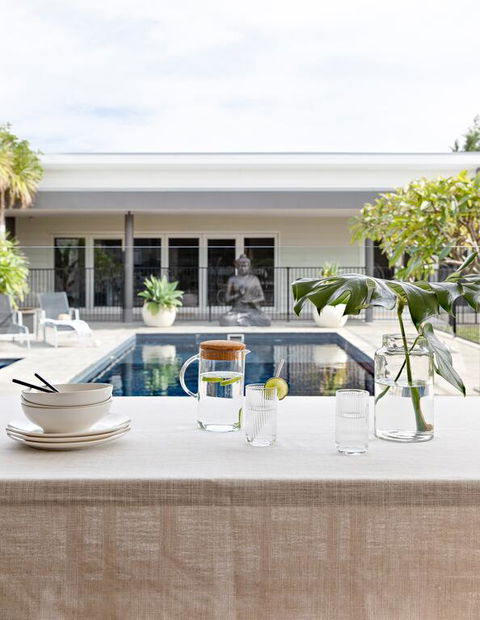 Sundara Beach House - Pubs and Clubs 3