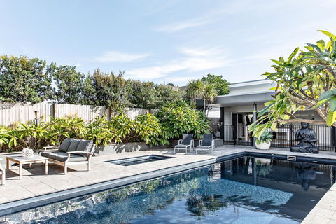 Sundara Beach House - Pubs and Clubs 0