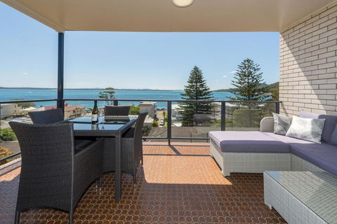 Sundeck Unit 7 - Shoal Bay - Pubs and Clubs 0
