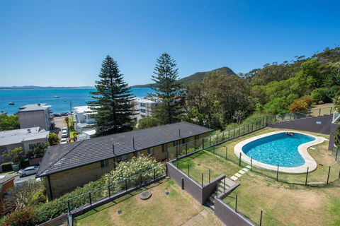 Sundeck Unit 7 - Shoal Bay - Pubs and Clubs 1