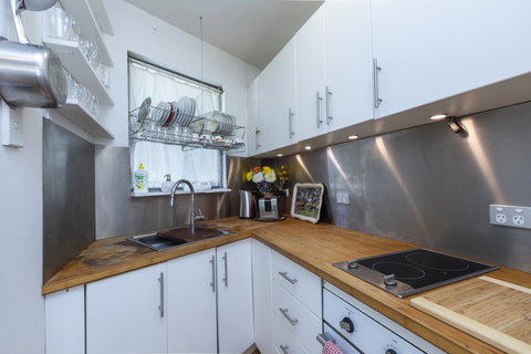 Sunlit Studio In The Trees, Walk To The Beach - Go Out 2