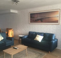 Sunlit Townhouse - Pubs and Clubs