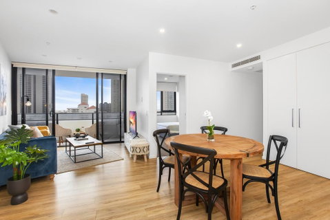 Sunny Modern Two-Bedroom Pad Steps From The Beach - Pubs and Clubs 1