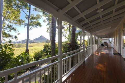 Sunrise At Sanquar, Noosa Hinterland - Pubs and Clubs 3