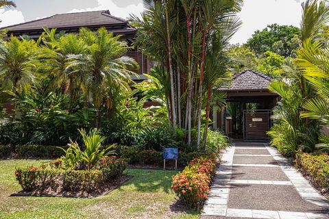 Sunrise On Four Mile - Port Douglas - Pubs and Clubs 1