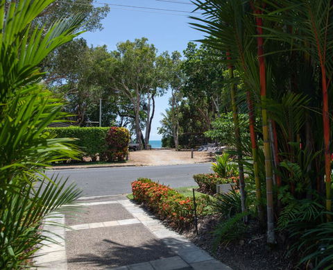 Sunrise On Four Mile - Port Douglas - Pubs and Clubs 2
