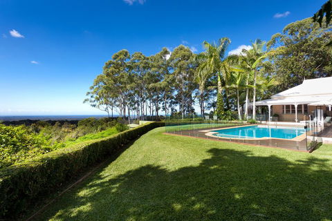 Sunrise At Sanquar, Noosa Hinterland - Pubs and Clubs 0