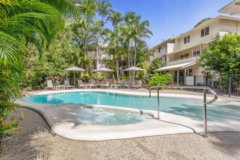 Sunset Cove Noosa - Pubs and Clubs 1