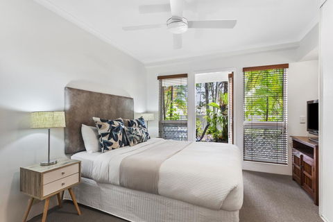 Sunset Cove Noosa - Pubs and Clubs 3