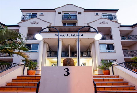 Sunset Island Resort - Pubs and Clubs 2