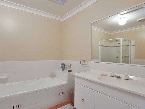 Sunset On Birubi' - Pet Friendly, Air Con, Water Views, WIFI And Outdoor Spa - Go Out 1