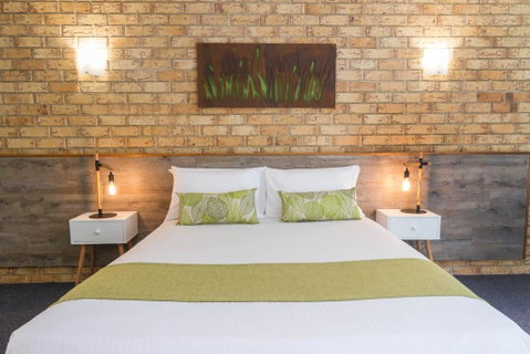 Sunshine Coast Motor Lodge - Pubs and Clubs 3