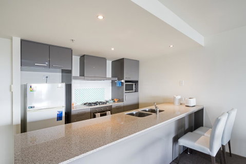 Superb Surfers Paradise Apartment - Top Location! - Pubs and Clubs 2