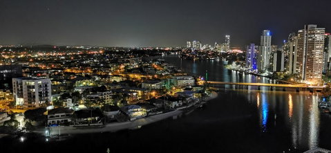 Superb Surfers Paradise Apartment - Top Location! - Pubs and Clubs 3