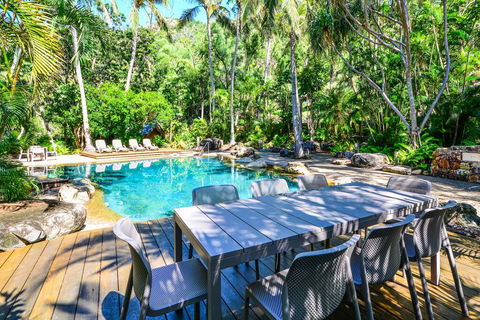 Superior Poinciana 011 On Hamilton Island - Pubs and Clubs 2