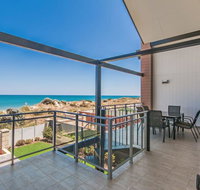Surf and Sun in Silver Sands - Pubs and Clubs