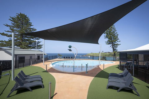 Surf Beach Holiday Park - Pubs and Clubs 0