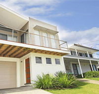 Surf Mist - contemporary seaside duplex - Pubs and Clubs