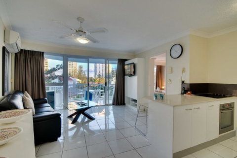 Surf Parade Resort - Pubs and Clubs 3