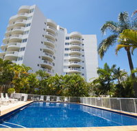 Surf Parade Resort - Pubs and Clubs