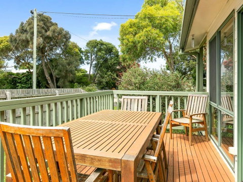Surf Rest'n Bay - Pubs and Clubs 1