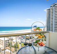 Surfers Beachside Holiday Apartments - Pubs and Clubs
