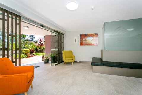 Surfers Beachside Holiday Apartments - Pubs and Clubs 2