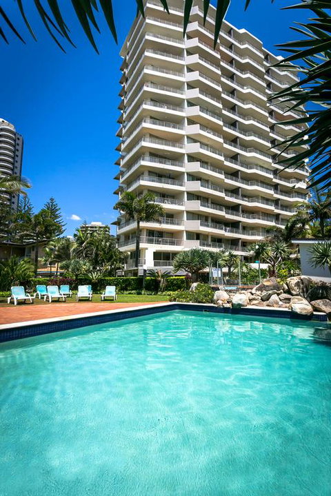 Surfers Beachside Holiday Apartments - Pubs and Clubs 3