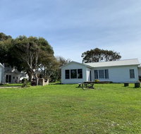 Surfside Backpacker - Pubs and Clubs