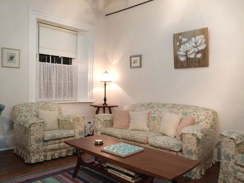 Surgeon's Cottage - Pubs and Clubs 1