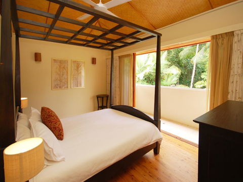 Surya Beachfront Villa No.1 - Pubs and Clubs 3