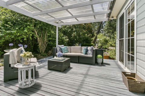 Swanbrook - Pubs and Clubs 0