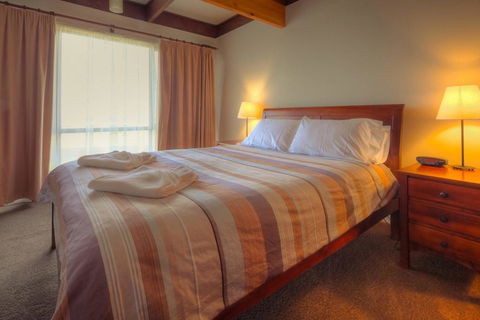 Swimmers' Rest - Uninterrupted Panoramic Ocean Views - Pubs and Clubs 1