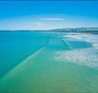 Tahren Beachfront Shack - Pubs and Clubs