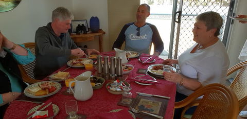 Taits Place Vineyard B & B - Pubs and Clubs 3