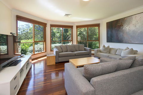 Taliesin - Beautiful 4 Bedroom Home With Amazing Views! - Pubs and Clubs 3