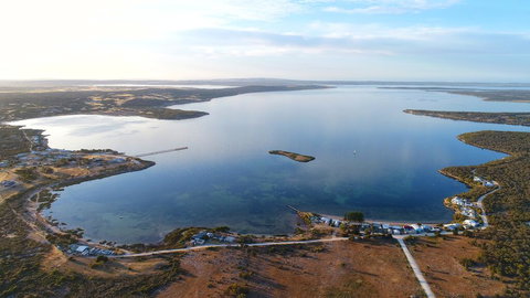 Tall Pines Beach House At Mount Dutton Bay (part Of Coffin Bay Waterways) - Go Out 0