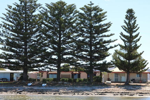 Tall Pines Beach House At Mount Dutton Bay (part Of Coffin Bay Waterways) - Go Out 1