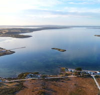 Tall Pines Beach House at Mount Dutton Bay part of Coffin Bay waterways - Pubs and Clubs
