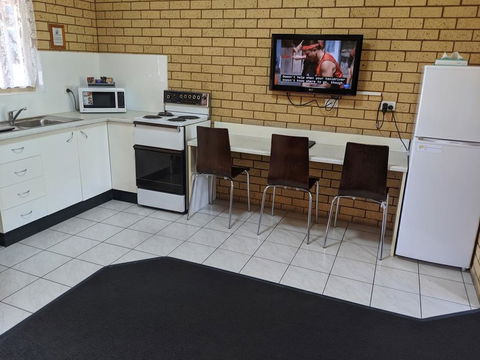 Tallarook Motor Inn - Pubs and Clubs 2